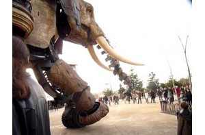 Le grand éléphant : géant réalisé par la compagnie La Machine